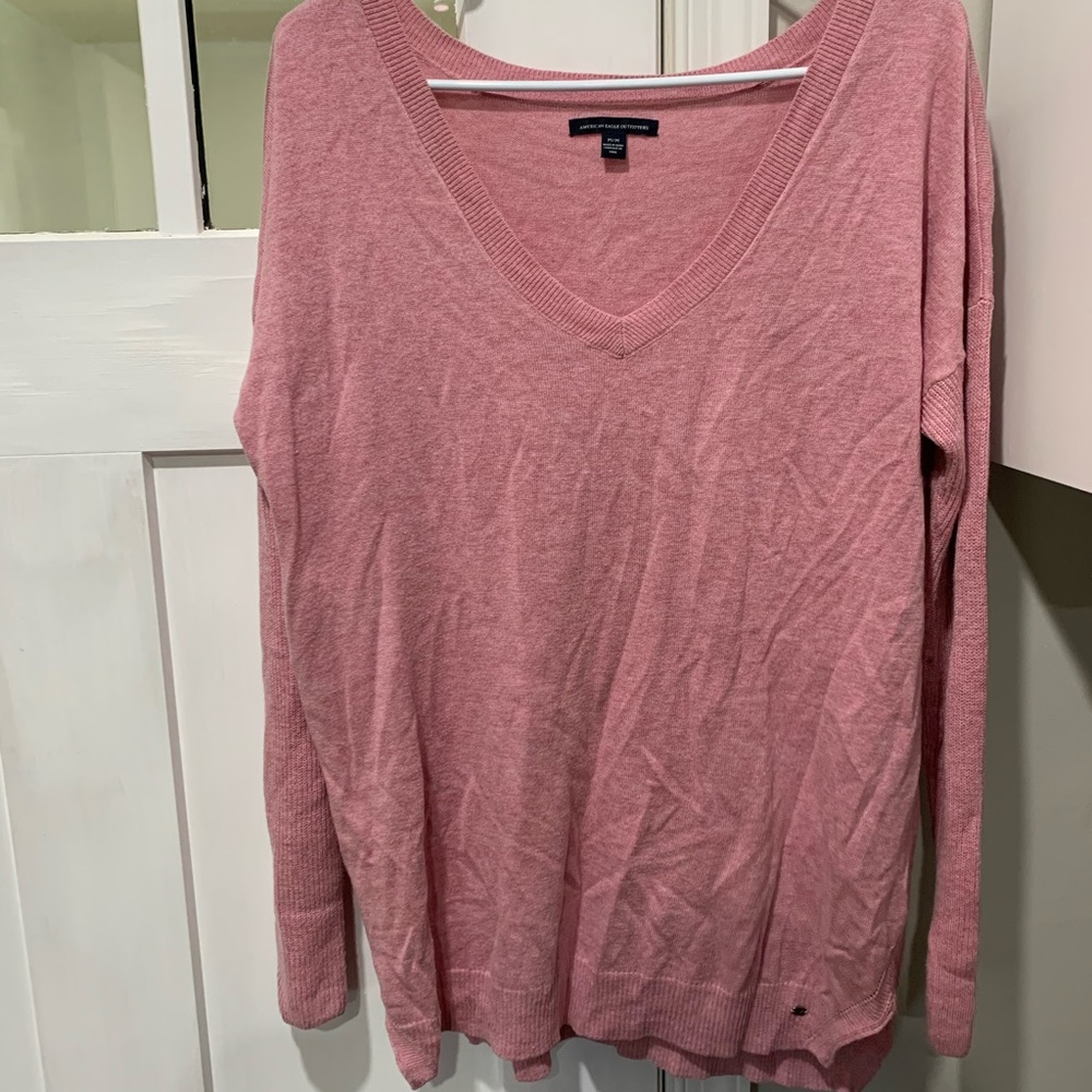 AMercian eagle dusty pink v neck sweater - size medium